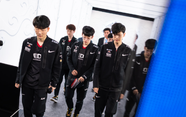 与轮转上显 与轮转上显